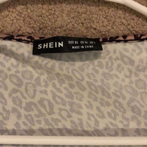Womens Shein crop top ties in front - Picture 2 of 3